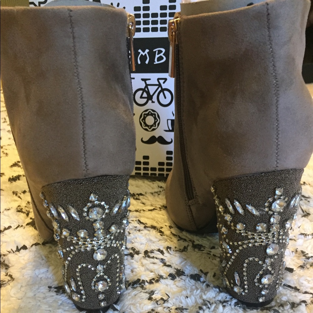 Bamboo suede booties ‼️Make me an offer‼️